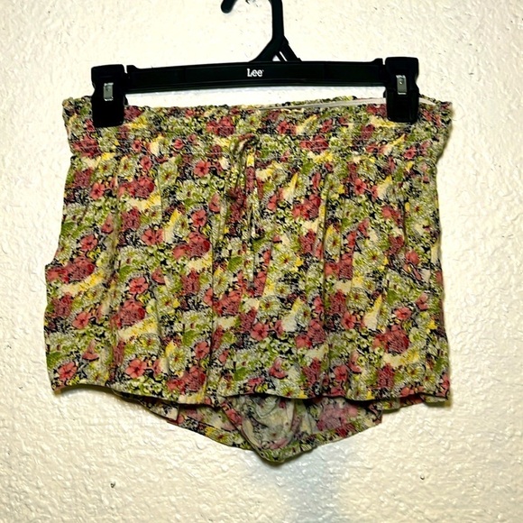 Wet Seal floral shorts with front tie and pockets size small - Picture 1 of 6